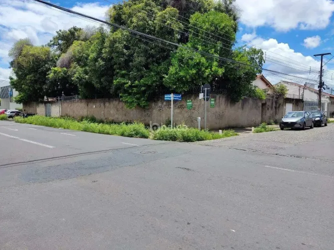 Terreno à venda, na Benjamin Constant esquina com Rua Coelho de Resende bairro Centro, Ter