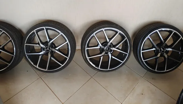 Roda aro 20 PNEUS 225 30 20 novos R$6.500