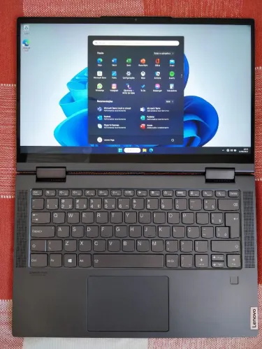 Lenovo Yoga - Notebook 2 em 1 - 14", 8 gb, 256 SSD<br><br>Lenovo Yoga 14", i5, 8gb RAM, 256 SSD