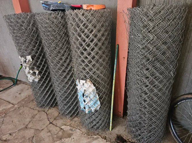 Alambrado com 1,5m X 25m apropriado pra galinheiro e possilga,quadra polisportiva 