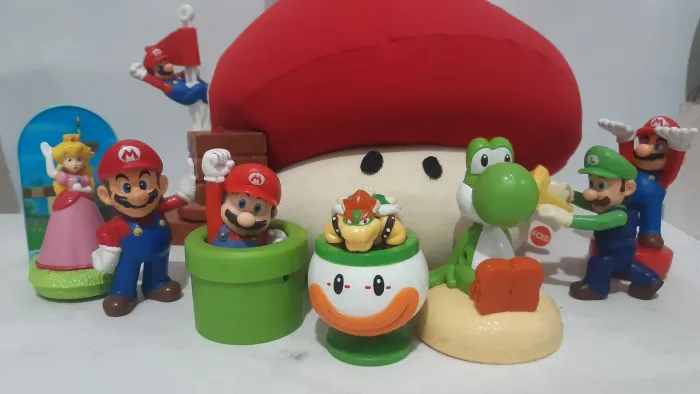 ALO ALO COLECIONADOR VENDO LOTE COM 09 Personagens do Super Mario Bros