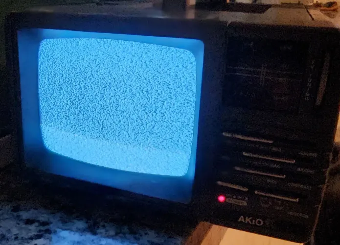 TV AKIO antiga funcionando