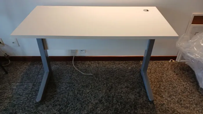 Mesa de escritório branca