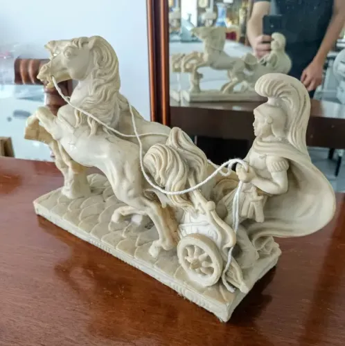 Biga Romana ou Carroagem em Resina