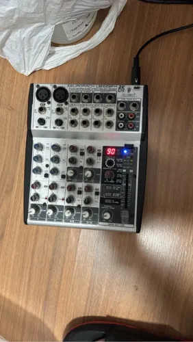 Mesa de som Behringer EuroRack UB1002FX