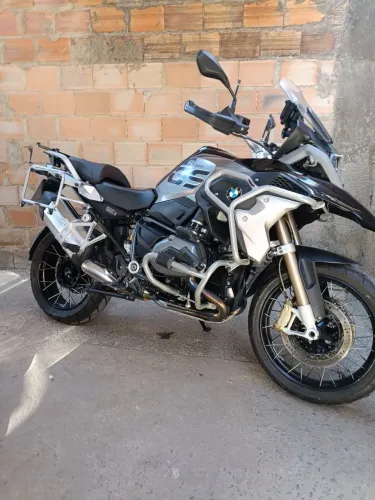 Vendo ou troco Moto extremamente nova pego  tiger800  