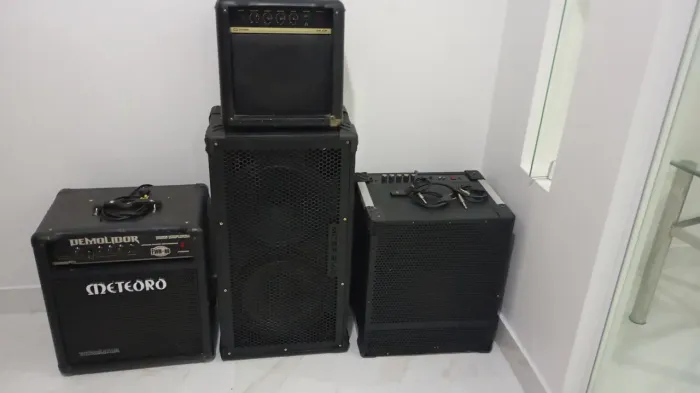 Amplificador de baixo .. cubo de baixo