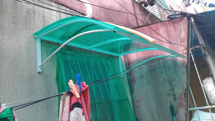 Cobertura para porta ou janela em policarbonato