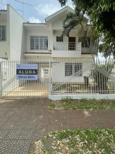 Sobrado com 04 Dormitórios - Chácara Paulista