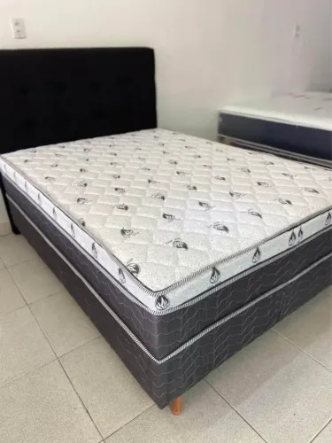 CAMA CASAL MOLAS ENSACADAS COM TECIDO EM MALHA BANHADA EM ALOE VERA