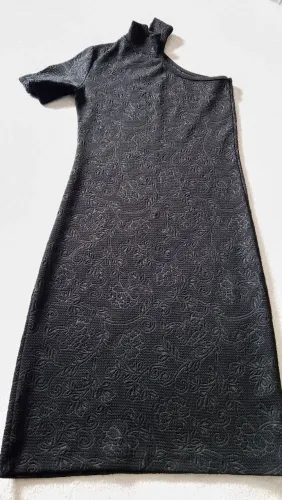 Vestido preto gola alta ideal para o ano novo