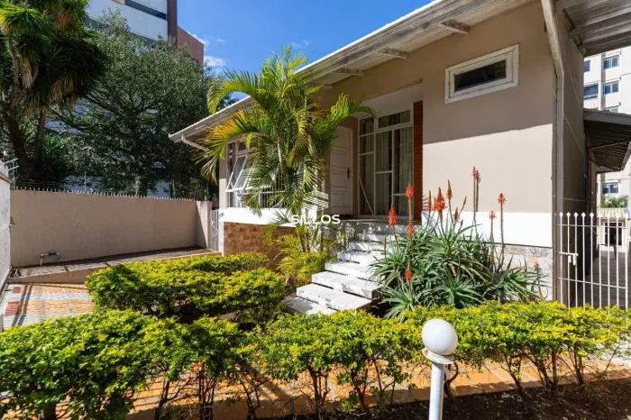 Casa com 4 suítes à venda no Cristo Rei em Curitiba