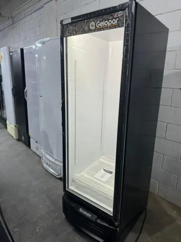 Freezer vertical porta de vidro aquecida 573l Gelopar (Ester)