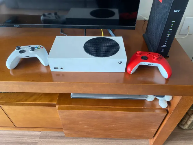 Xbox Series S novo com dois controles 