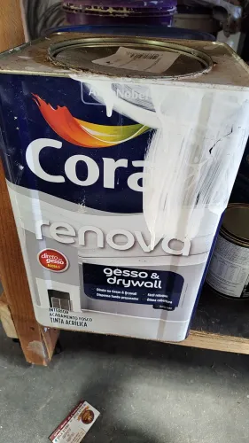 Tinta coral para gesso 15l de 480,00 por 200,00. Sobra de obra. 