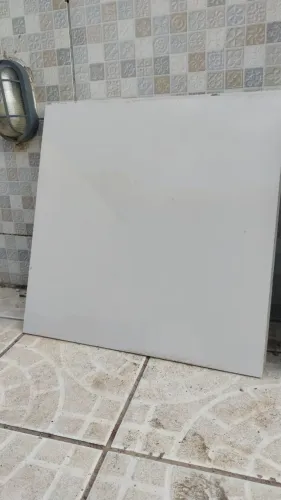 *Piso porcelanato branco liso 53x53cm (12pc, 3,5m2)*