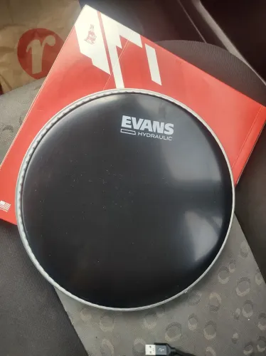 Pele de caixa/tom 10" Evans hidráulic.
