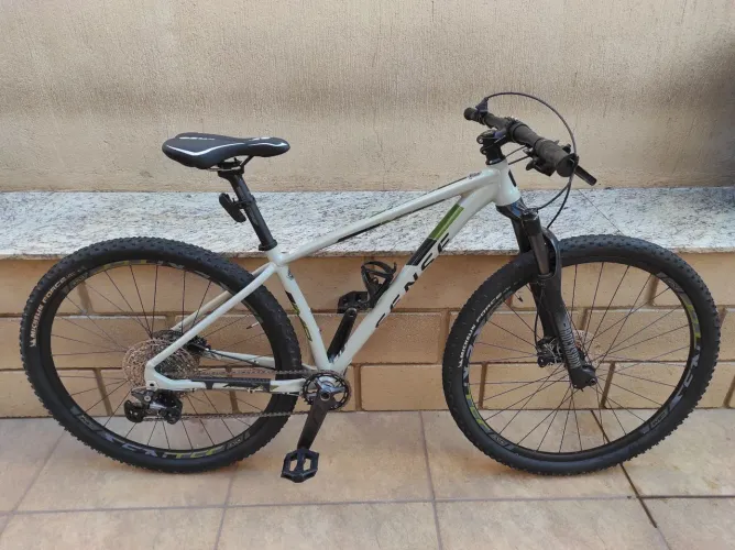 Mountain bike SENSE Deore. Suspensão Rock Shox. Pouquíssimo uso. R$4.000