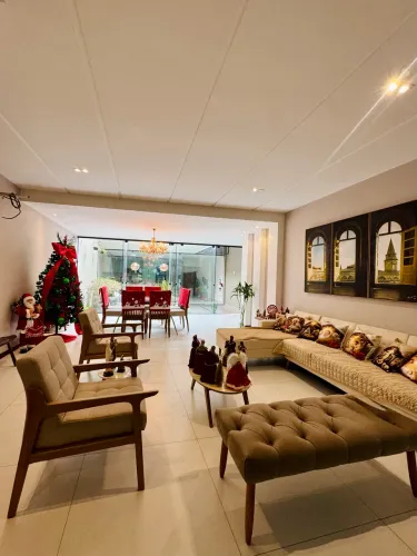 Casa moderna no Telégrafo, próxima ao TCM Belém 3 suítes 3 andares 2 vagas.