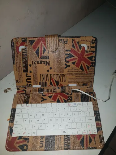 Capa tablet com teclado