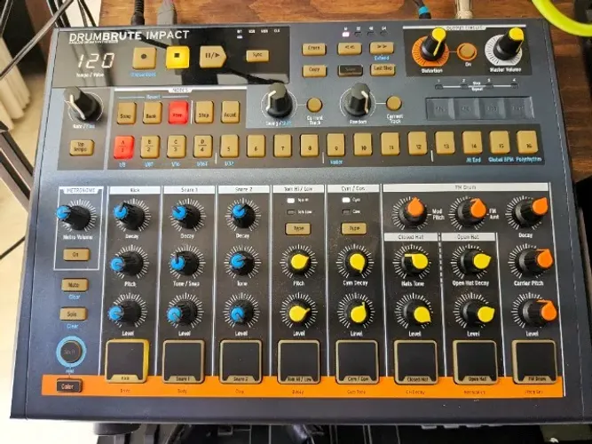 ARTURIA DrumBrute Impact DRUM MACHINE