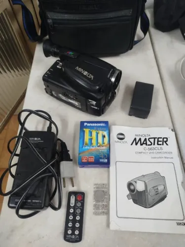 Filmadora MINOLTA MASTER C-563CLS Compact VHS CAMCORDER usada