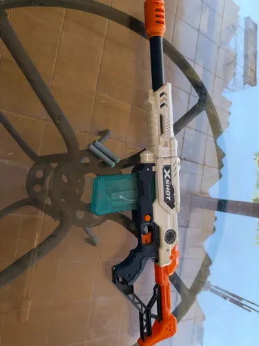 X-Shot Max Attack com carregador e 2 dardos