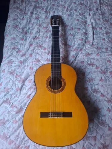 Violão yamaha CG-TA TransAcoustic