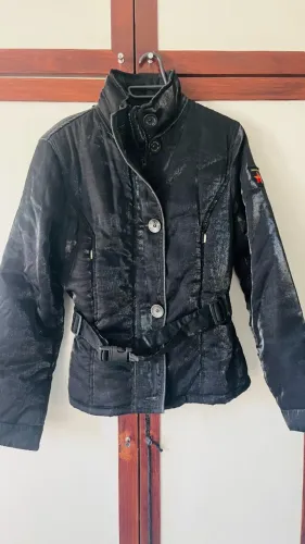 Casaco de nylon preto feminino