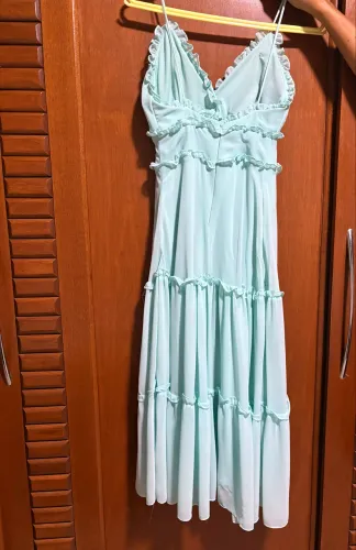 Vestido de festa na cor azul turquesa para quem veste 34
