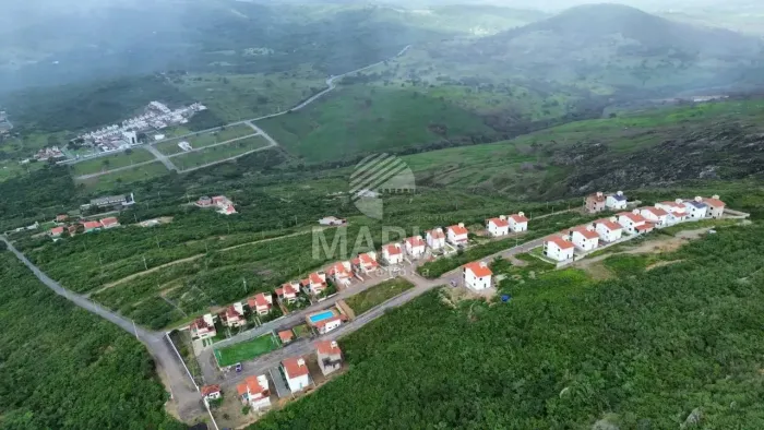 Casa dentro de condomínio com 03 suítes à venda em Gravatá/PE!