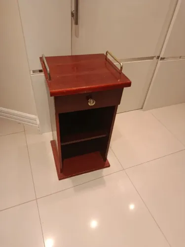 Criado mudo em perfeito estado