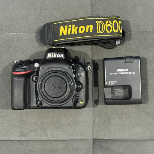 Nikon D600 FX Clicks 80k