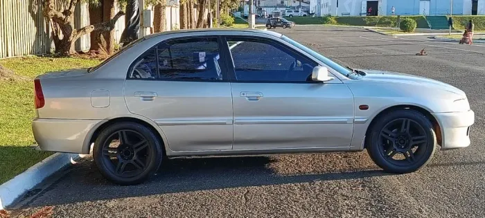 Mitsubishi Lancer GLX 1999