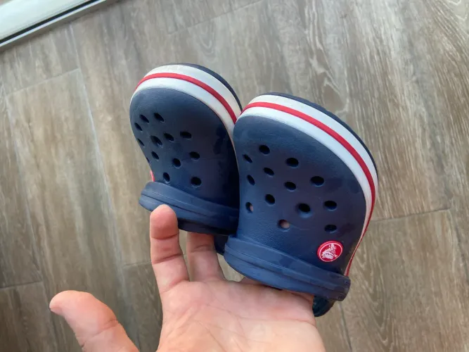 Crocks c12. TAM 30