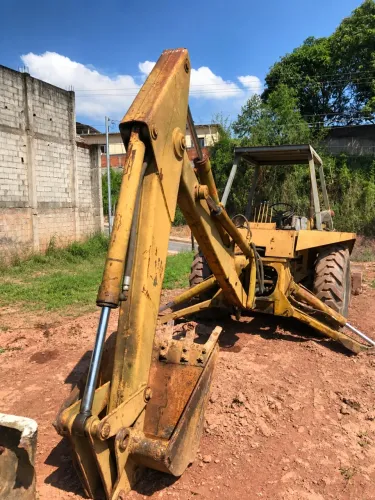 RETROESCAVADEIRA CASE 580H, ANO 1998