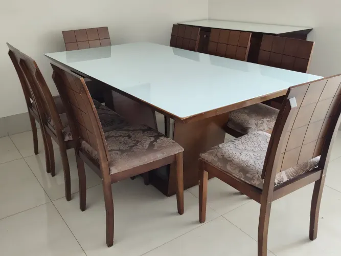 Mesa de Jantar com 8 cadeiras
