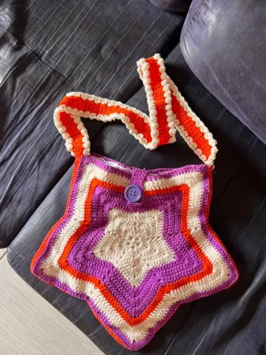 Vende - se bolsa de crochê Estrela