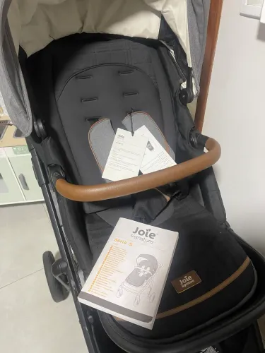 Carrinho de bebê novo sem uso marca Joie