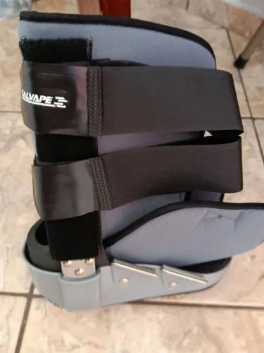 Vendo bota imobilizadora nova, tamanho P, para quem calça número 35