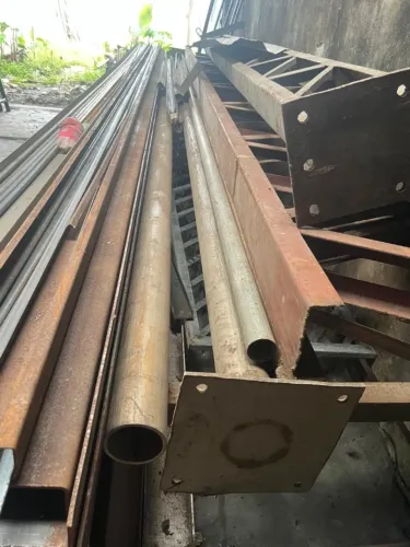 VENDE-SE TUBOS METÁLICOS 