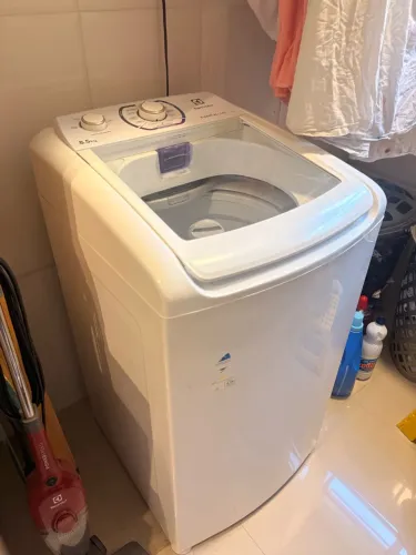 Máquina de lavar roupa semi-nova