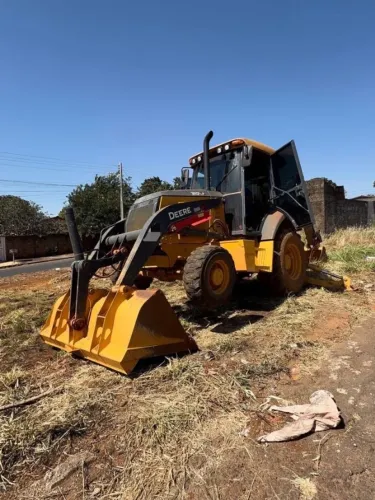 RETROESCAVADEIRA JHON DEERE