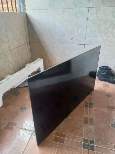 TV TCL com defeito na tela