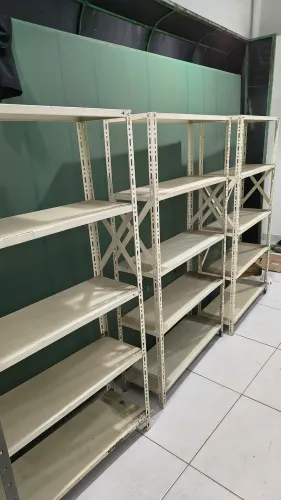 Estantes de Aço multiuso 130,00 cada ou 390,00 3 unidades.