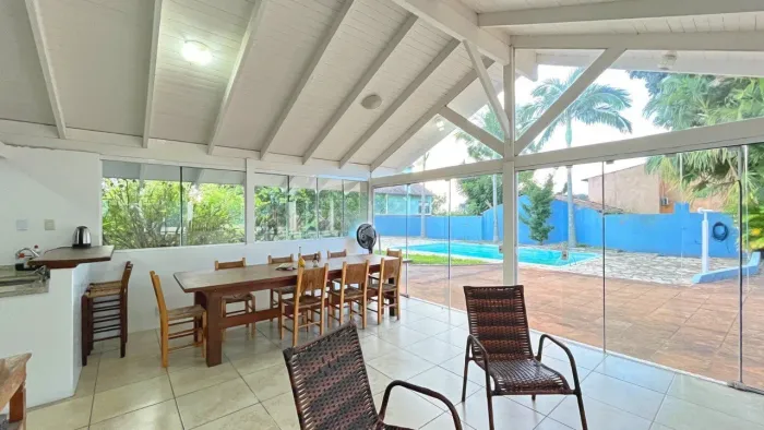 Casa de 5 dormitorios, á venda no bairro Vila Nova, Porto Alegre