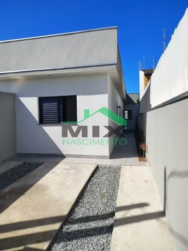 Casa Nova à Venda em Itanhaém Balneário Gaivota com 2 Dormitórios, Piscina e 750m da Praia