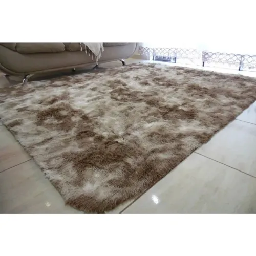 Vendo tapete peludo cor bege