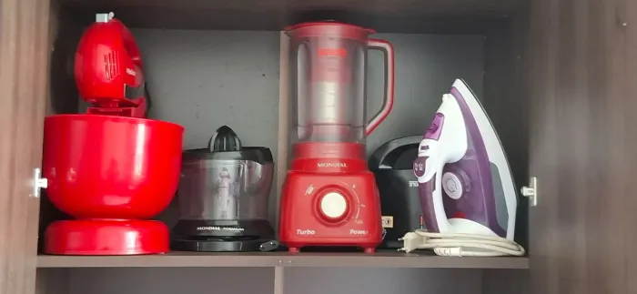 Vendo uns eletrodomésticos liquidificador batedeira ferro elétrico torradeira etc