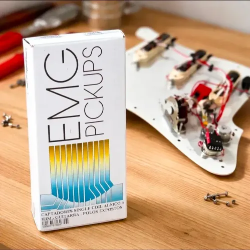 Escudo Montado EMG SAV Set Ivory Com Circuito Ativo SPC